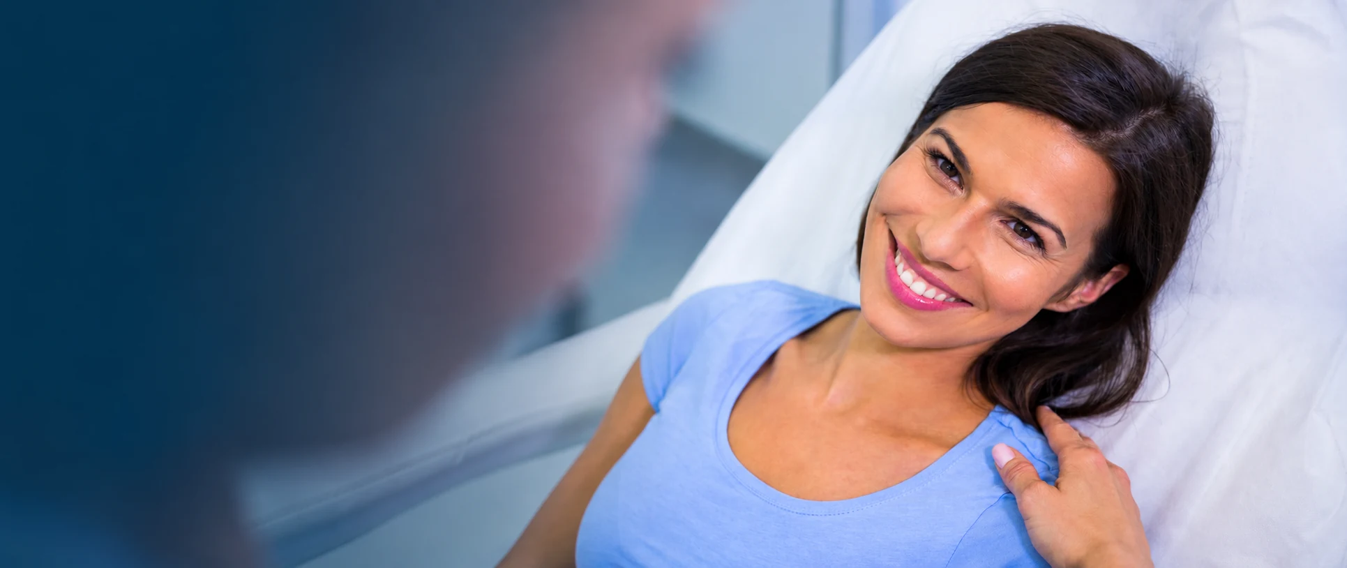 Paciente conversando con un profesional de atención médica